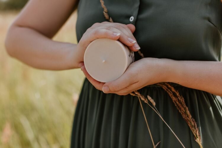 hand made soy wax candle with linden flower & honey scent
