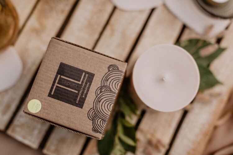 hand made soy wax candle with linden flower & honey scent