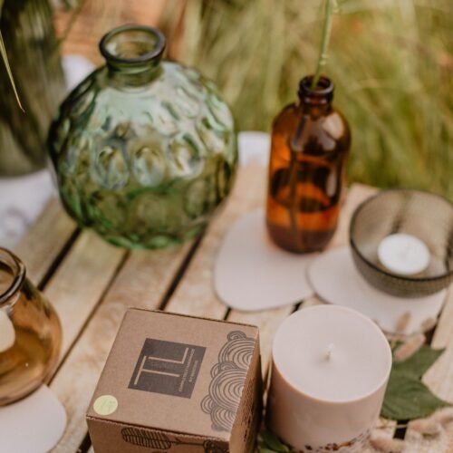 hand made soy wax candle with linden flower & honey scent