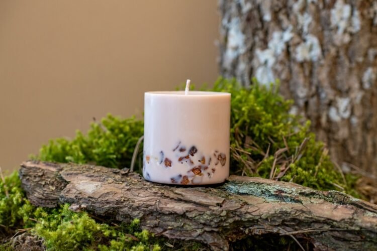 hand made soy wax candle with linden flower & honey scent