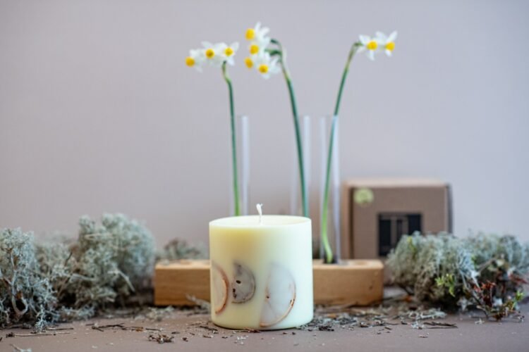 hand made soy wax candle with light vanilla scent