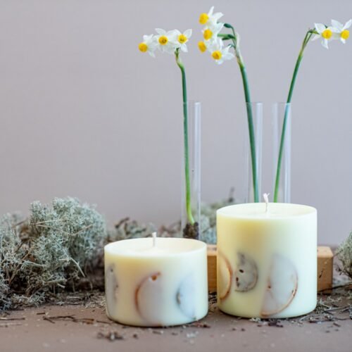 hand made soy wax candle with light vanilla scent