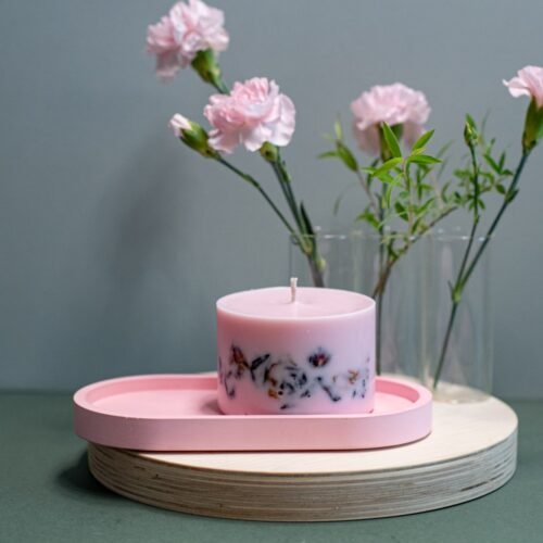 hand made soy wax candle with peony scent