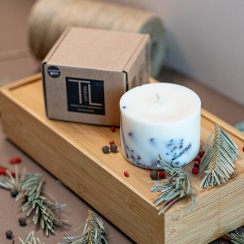hand made soy wax candle with cinnamon scent