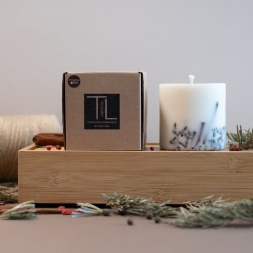 hand made soy wax candle with cinnamon scent