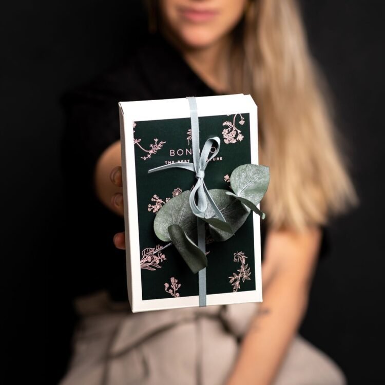 “i see you!" gift box