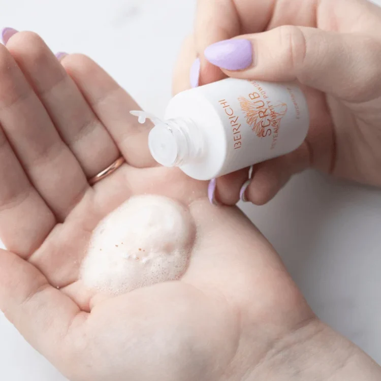 “Reveal Purity” pūderveida skrubis, 12 g