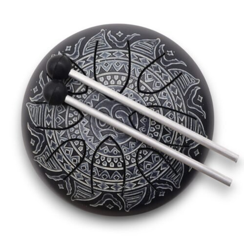 bG9jYWw6Ly9tZWRpYS85Sy82RC82MFIzMEMxRzZXVDM2RDlLL2E3NTdmNjcxLmpwZWc.jpg Tērauda Steel Tongue Happy Drums – OM mandalas gravējums – 16 cm