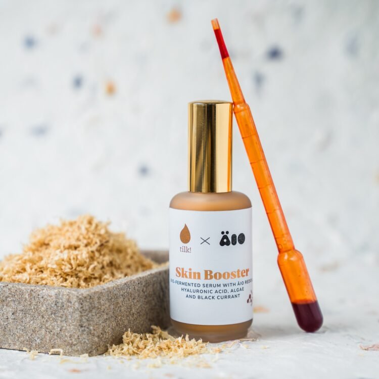 Ādas uzlabotājs – biofermentēts serums ar Äio RedOil, hialuronskābi, aļģēm un upeņu sēklu eļļu