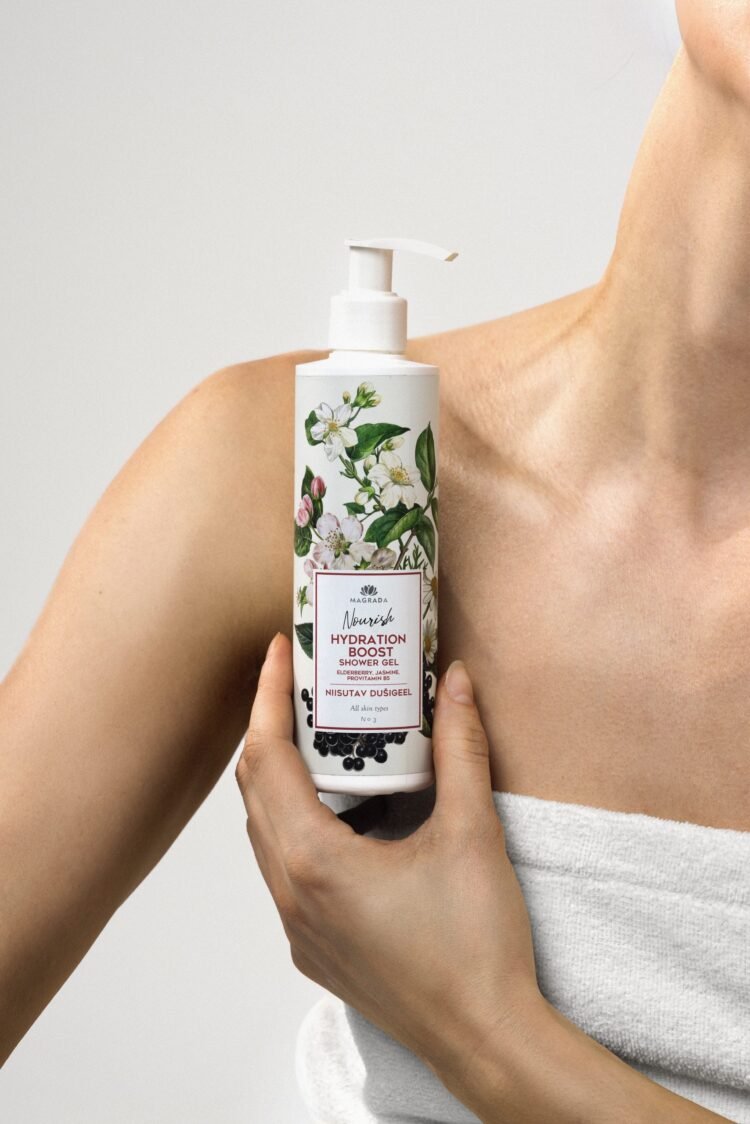 moisturizing-shower-gel-with-elderberry-and-jasmine-250-ml-a557cd59.jpg Mitrinoša dušas želeja ar plūškoku un jasmīnu, 250 ml.